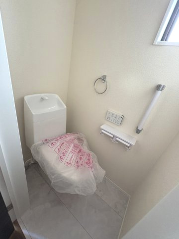 【トイレ】 | 福岡市博多区麦野1丁目　2号棟（全2棟）【仲介手数料無料・0円】 | 現地写真。2階にもトイレです。