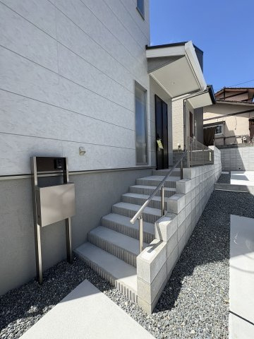 【玄関】 | 福岡市博多区麦野1丁目　2号棟（全2棟）【仲介手数料無料・0円】 | 施工例。施工例は完成時と異なる場合があります。