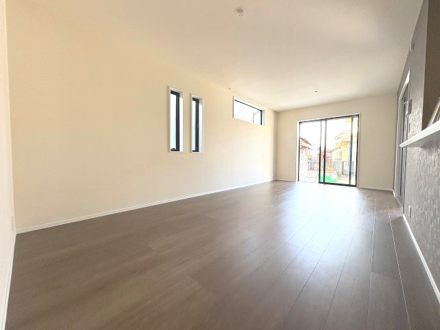 【居間・リビング】 | 福岡市博多区麦野1丁目　2号棟（全2棟）【仲介手数料無料・0円】 | 現地写真。