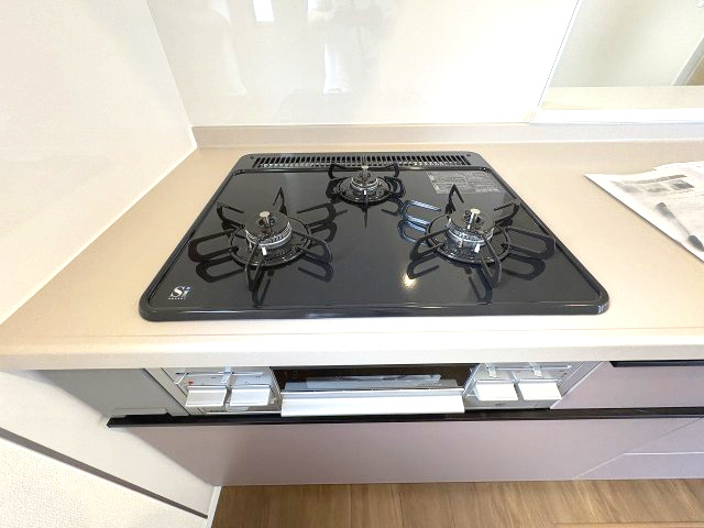 【キッチン】 | 福岡市博多区麦野1丁目　2号棟（全2棟）【仲介手数料無料・0円】 | 施工例。施工例は完成時と異なる場合があります。