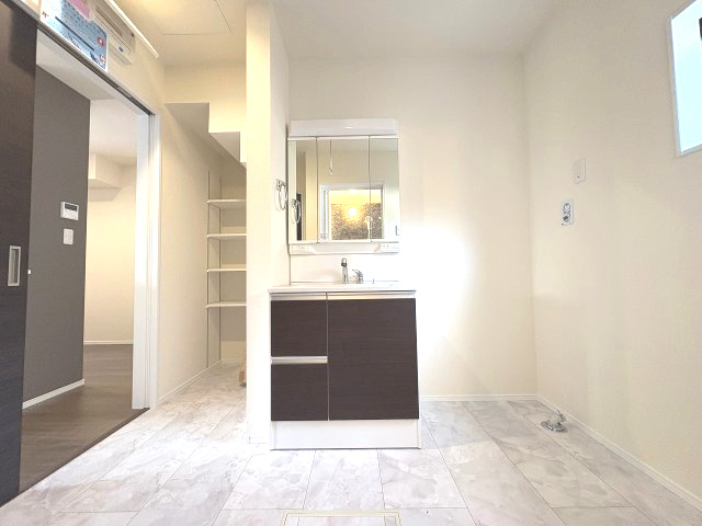 【洗面所】 | 福岡市博多区麦野1丁目　2号棟（全2棟）【仲介手数料無料・0円】 | 現地写真。