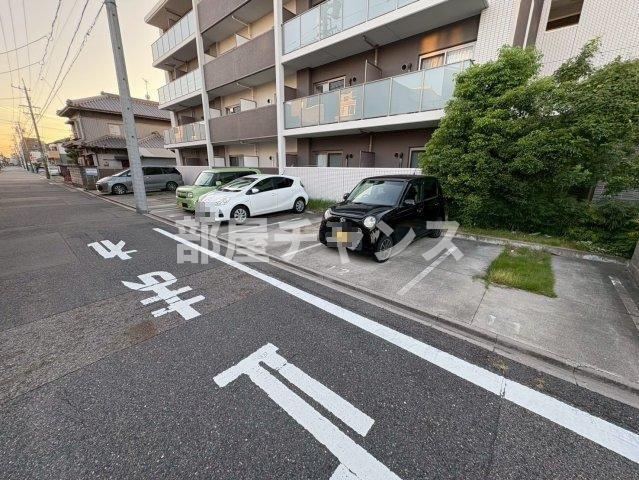 フローラの駐車場