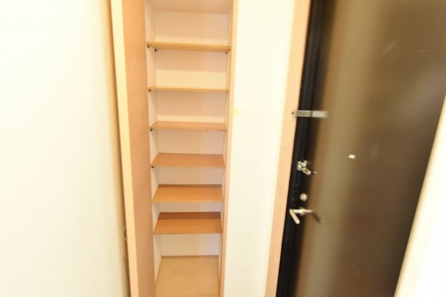 西宮市中殿町の賃貸マンションの収納