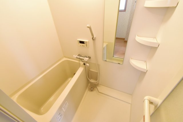 西宮市中殿町の賃貸マンションの浴室