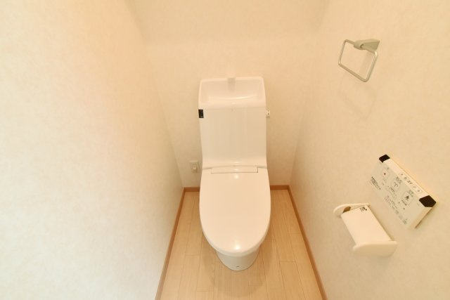 西宮市中殿町の賃貸マンションのトイレ