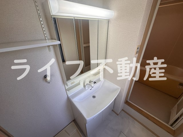 ドゥ・リュエルAの独立洗面台|独立洗面化粧台が付いています