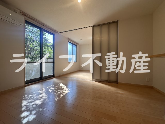 ドゥ・リュエルAの居間・リビング|使いやすい居間です