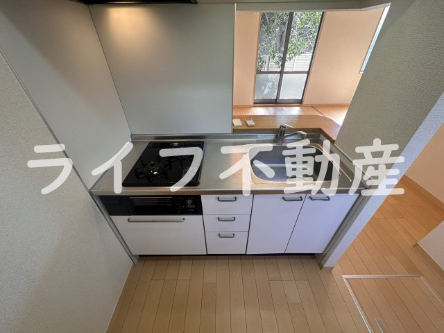 ドゥ・リュエルAのキッチン|コンパクトなキッチンで掃除もラクラク