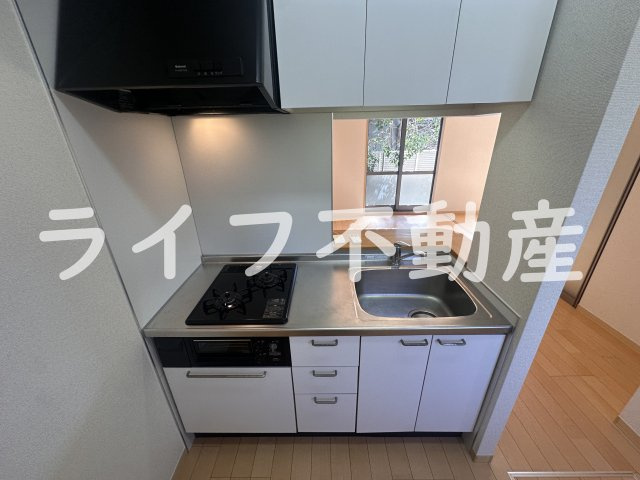 ドゥ・リュエルAのキッチン|コンパクトなキッチンで掃除もラクラク