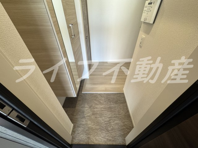 アベニール末広の玄関|収納もある玄関です