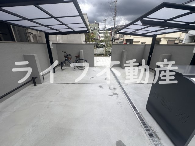 アベニール末広の駐車場|車をお持ちの方に嬉しい駐車場付きの物件です