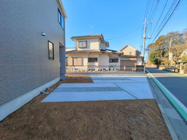 アーバンスタイル所沢市三ヶ島１期　全１棟の前面道路含む現地写真