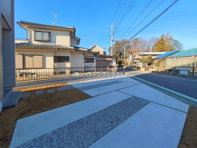 アーバンスタイル所沢市三ヶ島１期　全１棟の前面道路含む現地写真