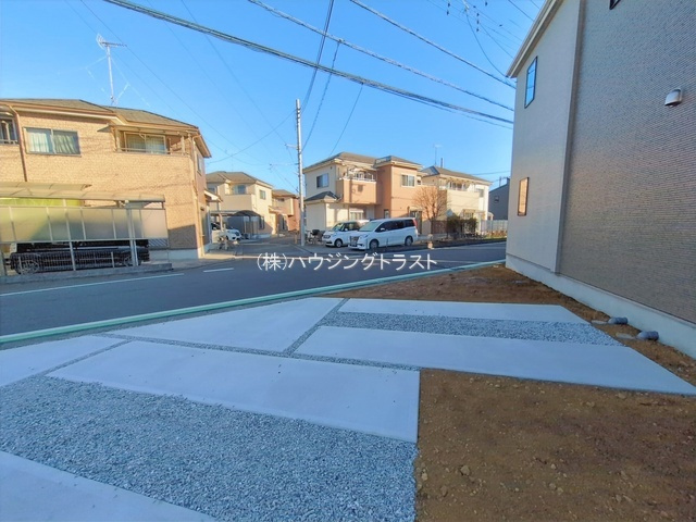アーバンスタイル所沢市三ヶ島１期　全１棟の前面道路含む現地写真