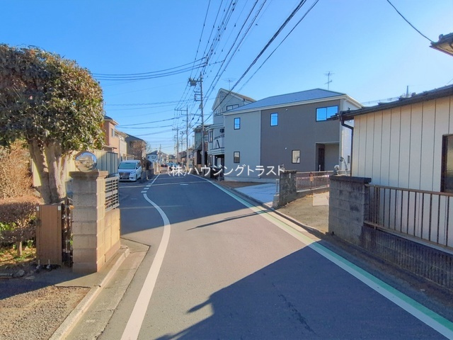 アーバンスタイル所沢市三ヶ島１期　全１棟の前面道路含む現地写真