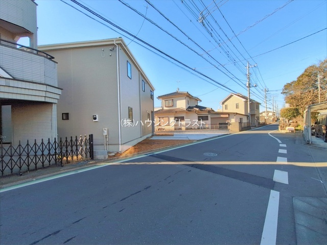 アーバンスタイル所沢市三ヶ島１期　全１棟の前面道路含む現地写真