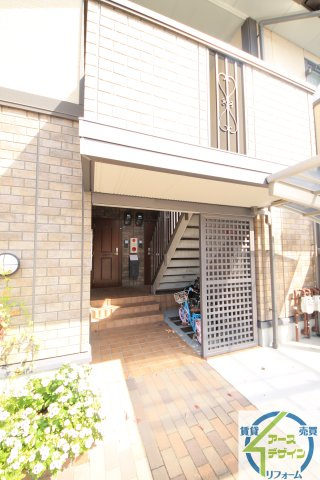 フォレスト枝吉B棟のエントランス