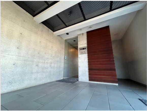 エルスタンザ下北沢のエントランス