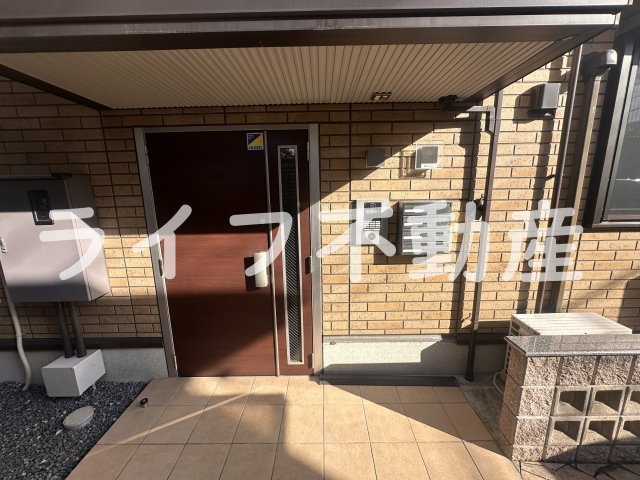 ラピス横小路のエントランス|ゆとりのあるエントランスです