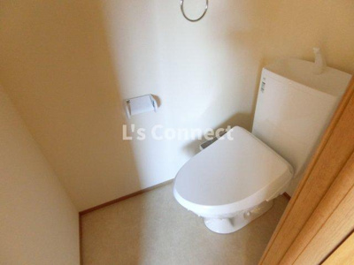 【トイレ】 | サンセットヴィラ | 温水洗浄便座付きのトイレ。