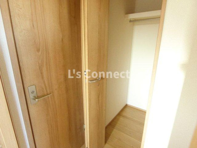 【設備】 | サンセットヴィラ | 玄関にもクローゼット付き。