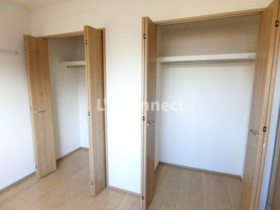 【収納】 | サンセットヴィラ | ２ヵ所のクローゼットでお荷物もすっきり収納。