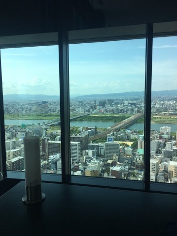 【展望】 | 【スカイラウンジからの眺望】地上42階、高さ約135ｍから見渡す大パノラマ！淀川方面の景色です！