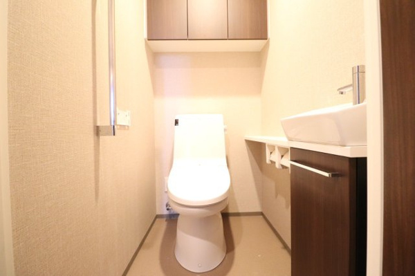 【トイレ】 | 【トイレ】手洗いカウンター完備で衛生的◎