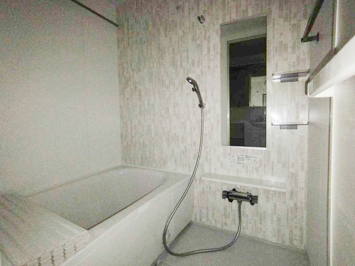 アヴァンス北烏山の浴室