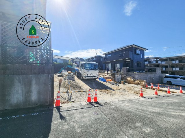 春日市白水ヶ丘2丁目第4-2棟（1号棟）の前面道路含む現地写真|見学の時間などお気軽にお問い合わせ下さい。