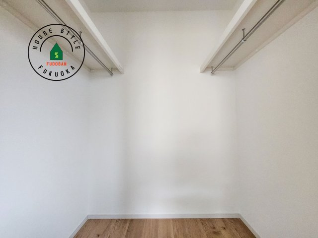 福岡市城南区堤1丁目第2-2棟（2号棟）の収納|洋服や大きな荷物が多い方や人数の多いご家族などは、一般的なクローゼットよりもウォークインクローゼットのほうが使い勝手が良いです。