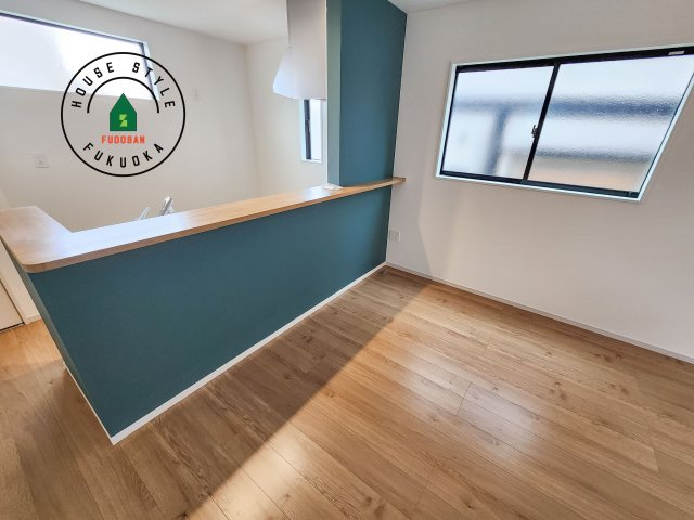 福岡市城南区堤1丁目第2-2棟（2号棟）のダイニング|キッチンから立ち込める香りが今日の料理を期待させます。