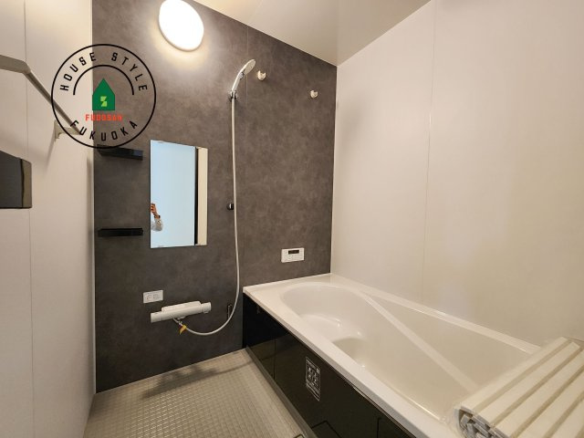 福岡市城南区堤1丁目第2-2棟（1号棟）の浴室|1日の疲れを癒してくれる広々バスルーム。雨の日のお洗濯にも大活躍な浴室乾燥機付です！