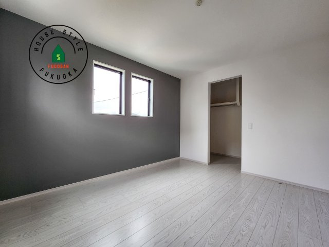 福岡市城南区堤1丁目第2-2棟（1号棟）の寝室|主寝室には収納力に優れたクローゼットがありますので、お部屋もすっきり片付きます。