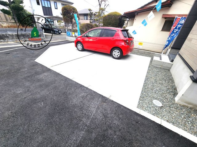 福岡市城南区堤1丁目第2-2棟（1号棟）の駐車場|広々した駐車場になります。3台並列駐車となります。