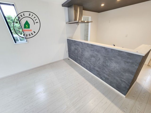 福岡市城南区堤1丁目第2-2棟（1号棟）のダイニング|キッチンから立ち込める香りが今日の料理を期待させます。