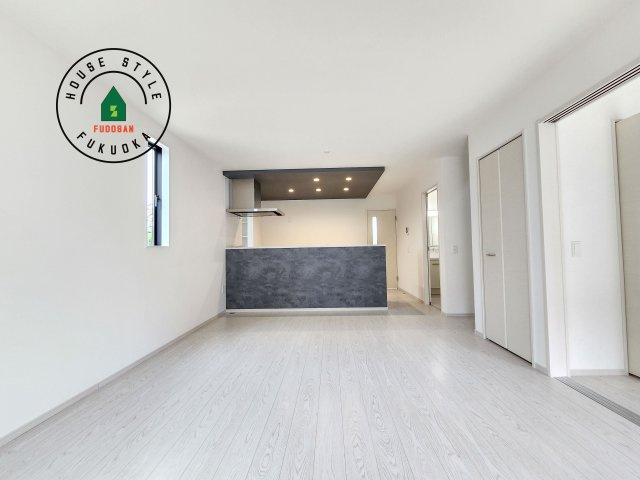 福岡市城南区堤1丁目第2-2棟（1号棟）の居間・リビング|多くの時間を過すことになるリビングだからこそ、いつも穏やかな空間・解放感が味わえ毎日が充実します。