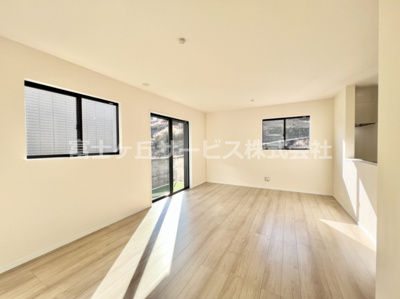 【居間・リビング】 | 三島市萩 新築一戸建て A号棟 | 使いやすいリビングです