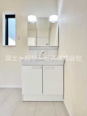 【独立洗面台】 | 三島市萩 新築一戸建て A号棟 | 朝の支度にも助かる、独立の洗髪洗面化粧台