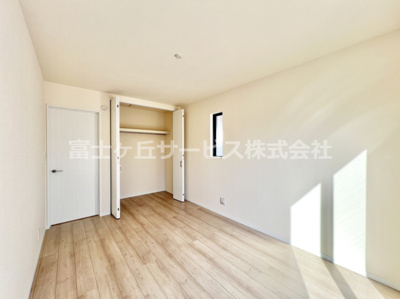 【洋室】 | 三島市萩 新築一戸建て A号棟 | 6.75帖の寝室です