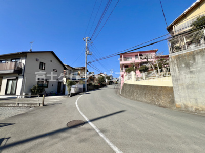 【前面道路含む現地写真】 | 三島市萩 新築一戸建て A号棟 | 前面道路含む現地写真です