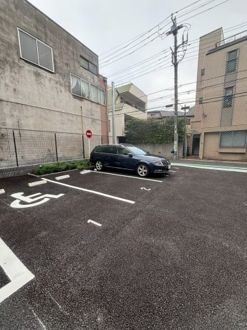 アジールコート町屋の駐車場