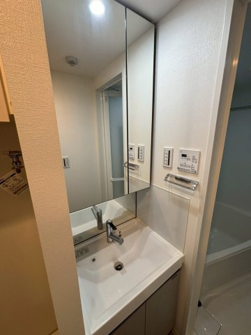 アジールコート町屋の独立洗面台