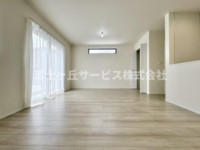 【居間・リビング】 | 静岡市駿河区向敷地4丁目 14期 新築一戸建て B号棟 | リビングです