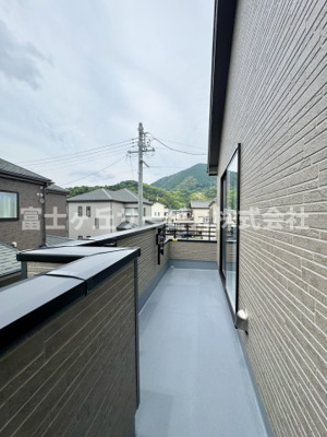 【バルコニー】 | 静岡市駿河区向敷地4丁目 14期 新築一戸建て B号棟 | 陽当たり良好なバルコニーです