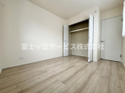 【洋室】 | 静岡市駿河区向敷地4丁目 14期 新築一戸建て B号棟 | 収納もある洋室です