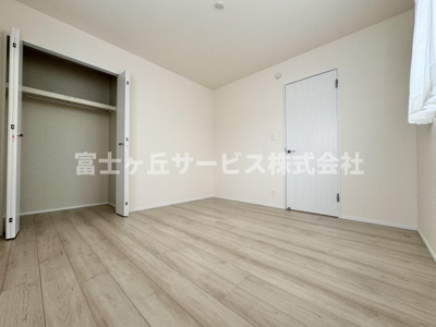 【子供部屋】 | 静岡市駿河区向敷地4丁目 14期 新築一戸建て B号棟 | 子供部屋としても使える洋室です