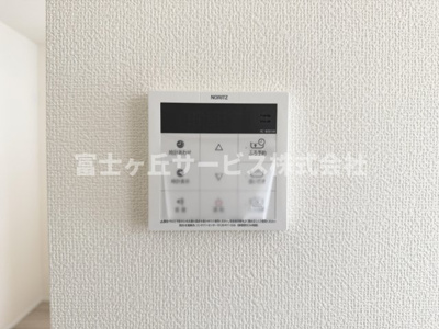 【発電・温水設備】 | 静岡市駿河区向敷地4丁目 14期 新築一戸建て B号棟 | リビングからも操作ができて便利です