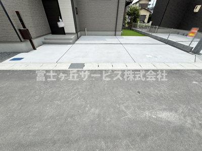 【駐車場】 | 静岡市駿河区向敷地4丁目 14期 新築一戸建て B号棟 | 車種により2台駐車可能です