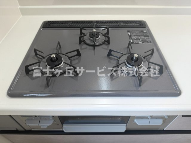 【その他】 | 静岡市駿河区向敷地4丁目 14期 新築一戸建て B号棟 | 3口コンロがあります